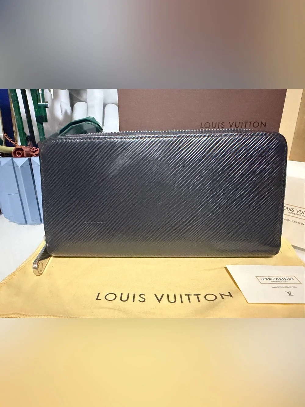 AUTHENTIC LOUIS VUITTON EPI Zippy Long wallet.black & pink with Box,dusty,COA.